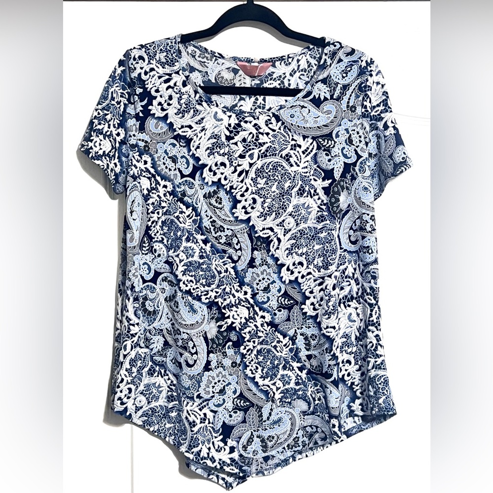 Amana Women’s Blue and White Paisley Top L